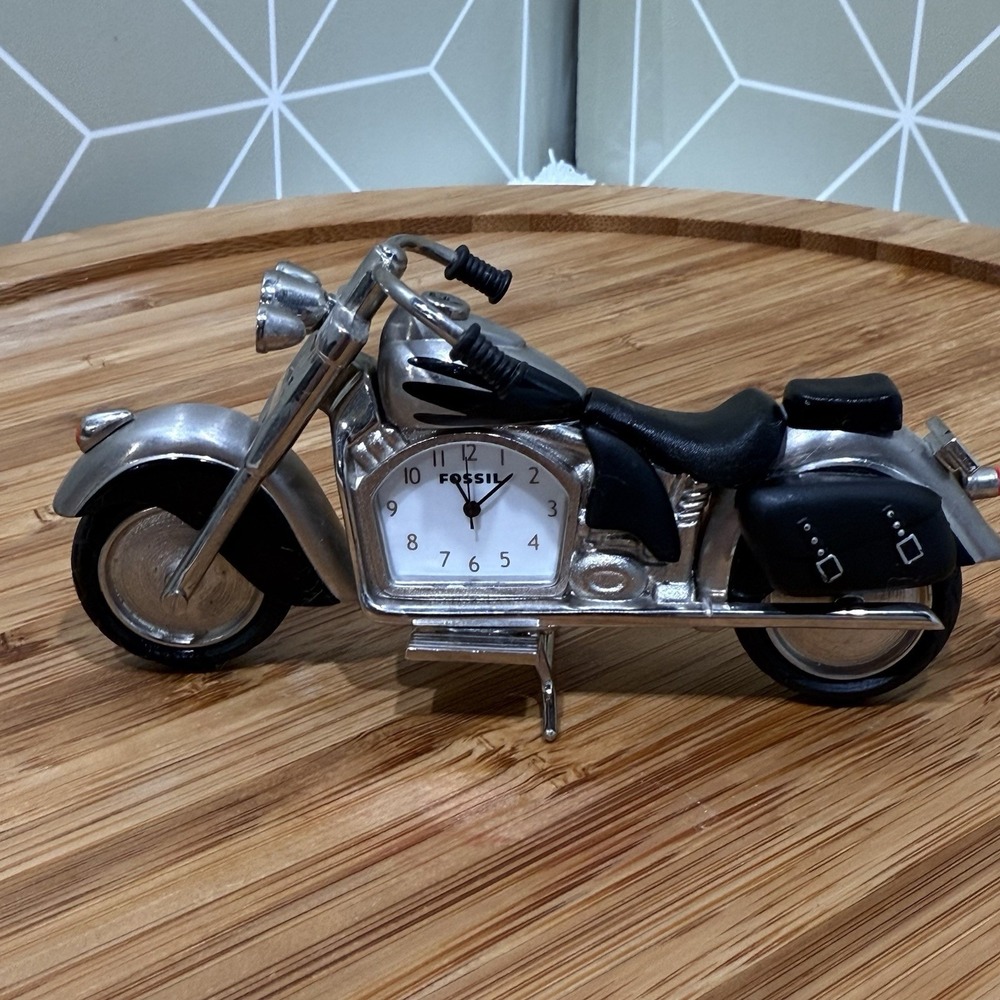 Limited Edition Fossil Die-Cast Metal Motorcycle Desk Clock vintage
